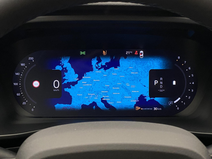 Volvo XC40 B3 AUT DARK PLUS na operativní leasing