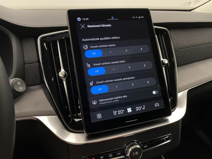 Volvo XC90 B5 AWD AUT DARK PLUS 7míst na operativní leasing