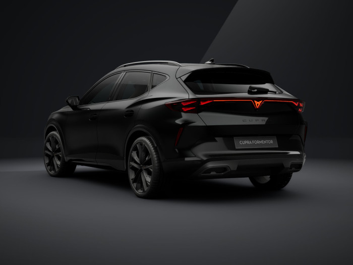 Cupra Formentor Tribe 1.5 eTSI 150k DSG na operativní leasing