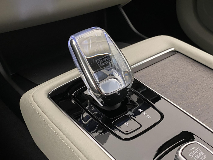 Volvo XC90 T8 AWD Plug-in BRIGHT PLUS 7m na operativní leasing