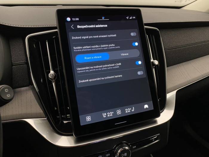 Volvo XC90 T8 AWD RECHARGE DARK PLUS 7m na operativní leasing