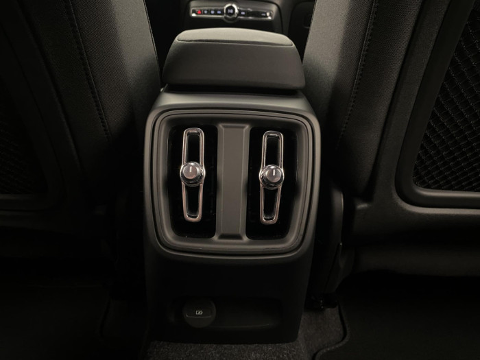 Volvo EX40 SINGLE MOTOR EXTENDED PLUS na operativní leasing