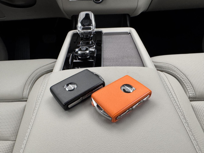 Volvo XC90 B5 AWD AUT DARK PLUS 7míst na operativní leasing