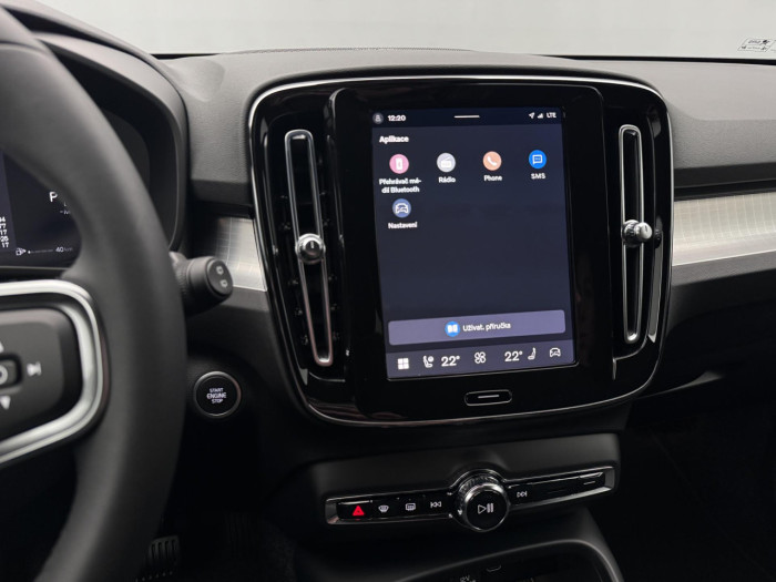 Volvo XC40 B3 AUT DARK PLUS na operativní leasing