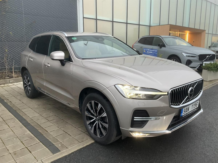 Volvo XC60 B5 AWD Plus Bright Auto na operativní leasing