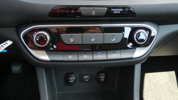 Lexus NX 350h 2.5 E-CVT Comfort Top na operativní leasing