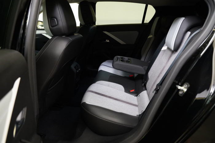 Opel Astra 1.2 Turbo 96 kW Elegance na operativní leasing