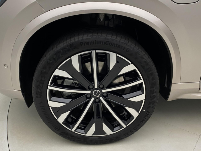 Volvo XC90 T8 AWD Plug-in DARK PLUS 7m na operativní leasing