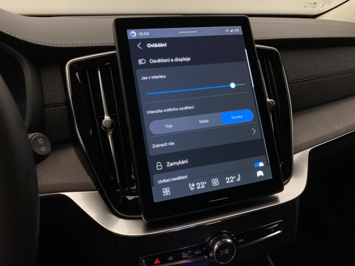 Volvo XC90 T8 AWD RECHARGE DARK PLUS 7m na operativní leasing