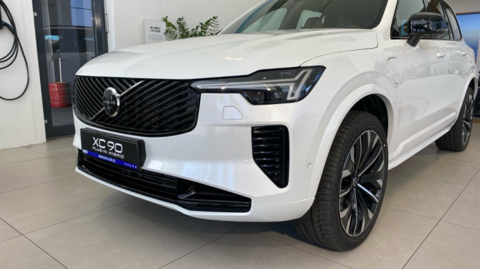 Volvo XC90 ULTRA DARK, T8 AWD, 228+107 kW / 310+145 HP na operativní leasing