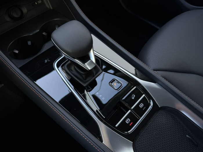 MG HS EXCLUSIVE HEV 1,5TGI / 165kW na operativní leasing