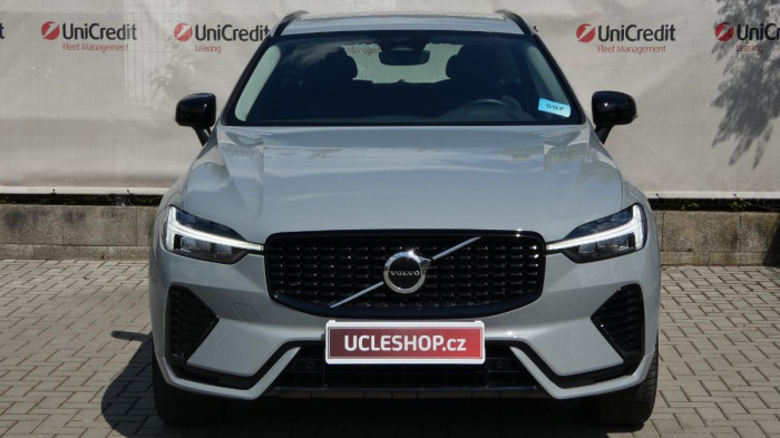 Volvo XC60 B4 mHEV AWD Plus Dark na operativní leasing