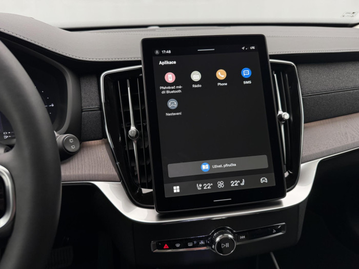Volvo XC90 T8 AWD Plug-in ULTRA DARK 7m na operativní leasing