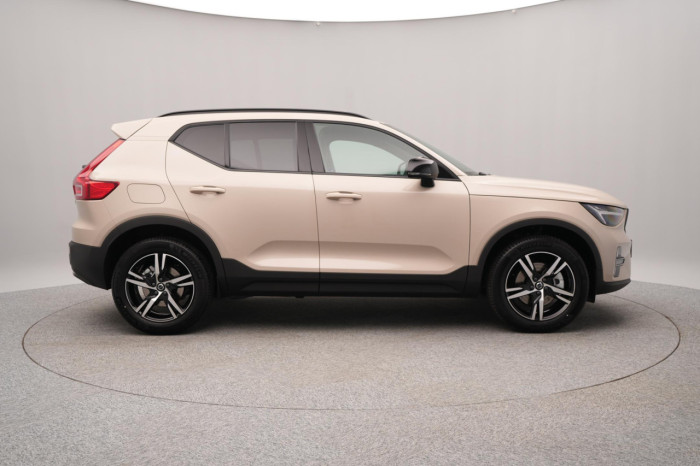 Volvo XC40 B3 AUT DARK PLUS na operativní leasing