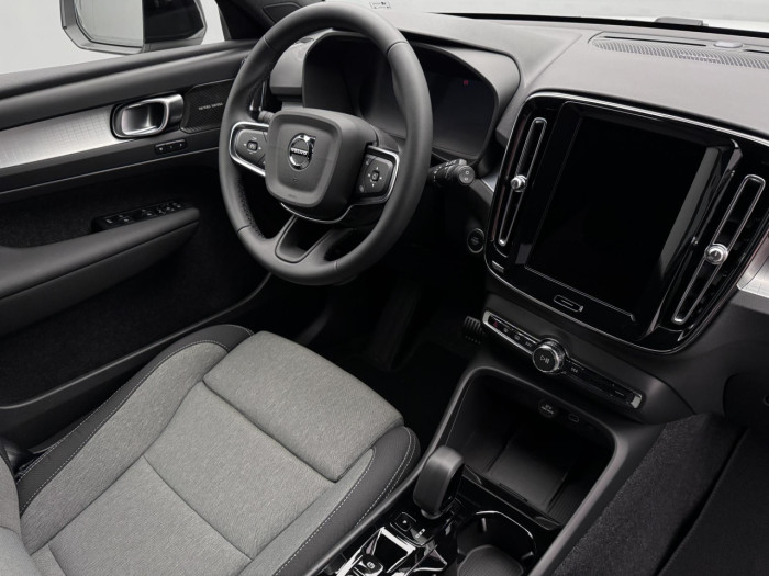 Volvo XC40 B3 AUT DARK PLUS na operativní leasing
