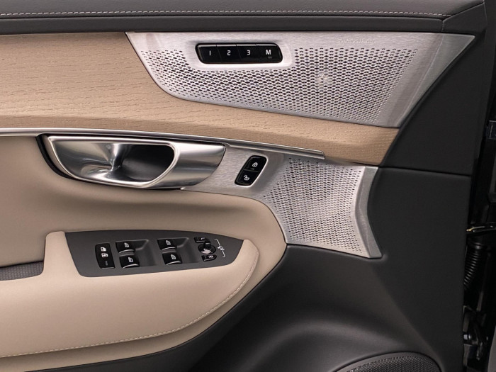 Volvo XC90 B5 AWD AUT DARK PLUS 7míst na operativní leasing