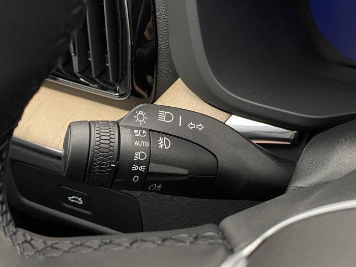 Volvo XC60 B5 AWD AUT BRIGHT PLUS na operativní leasing
