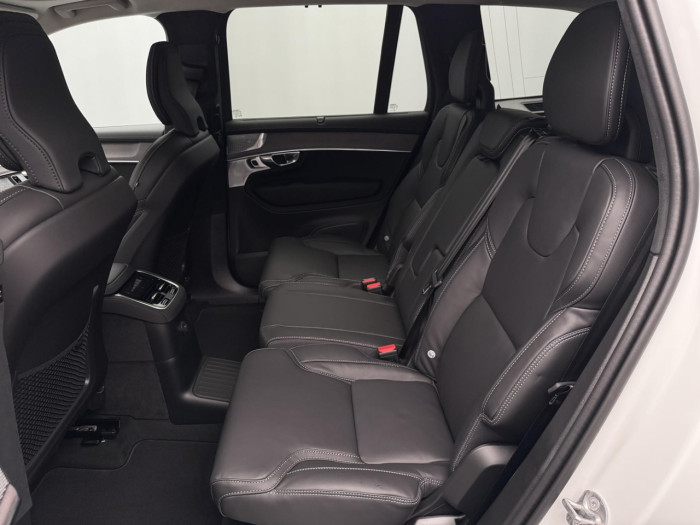 Volvo XC90 T8 AWD Plug-in ULTRA DARK 7m na operativní leasing