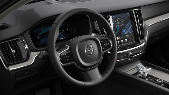 Volvo V60 B4 AUT DARK PLUS na operativní leasing