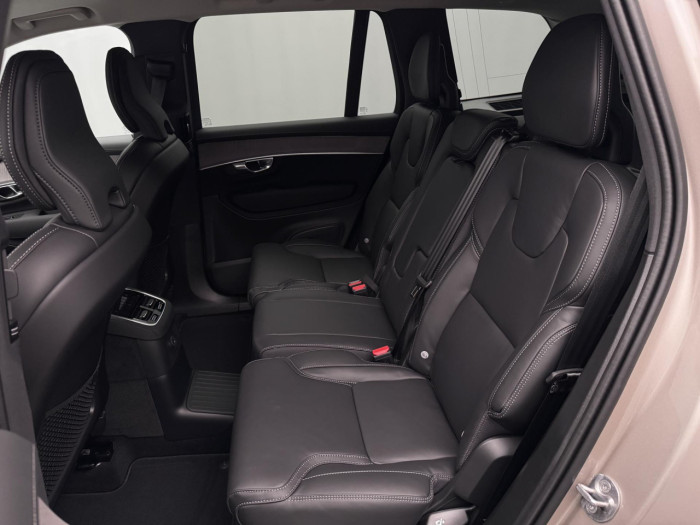 Volvo XC90 T8 AWD Plug-in DARK PLUS 7m na operativní leasing