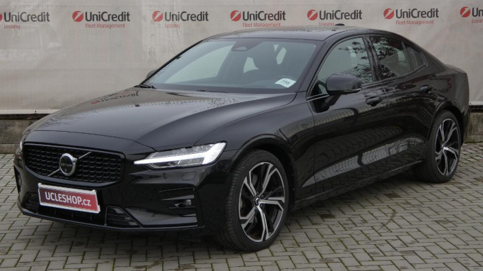 Volvo S60 B5 AWD Ultimate Dark na operativní leasing