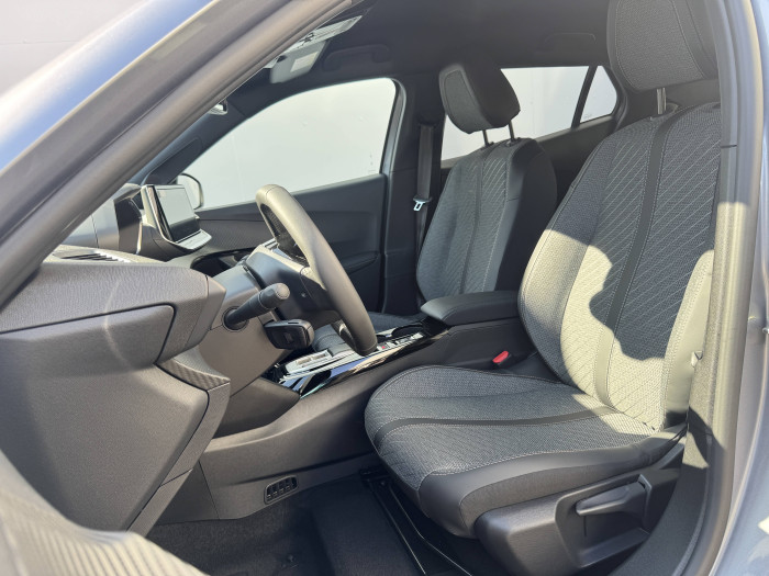 Peugeot 2008 ALLURE Hybrid  1,2 110 e-DCS6 / 81kW na operativní leasing