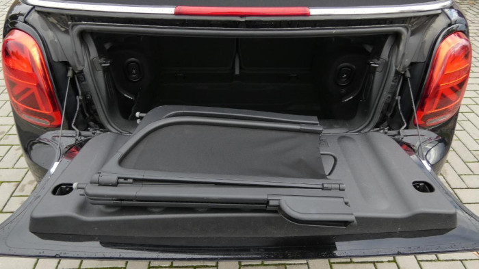 Volvo XC40 B3 PLUS DARK DCT na operativní leasing