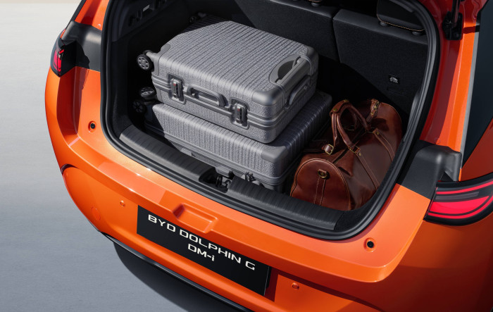 BYD DOLPHIN G DM-i Comfort 1,5 / 156kW na operativní leasing