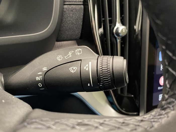 Volvo XC90 T8 AWD Plug-in DARK PLUS 7m na operativní leasing