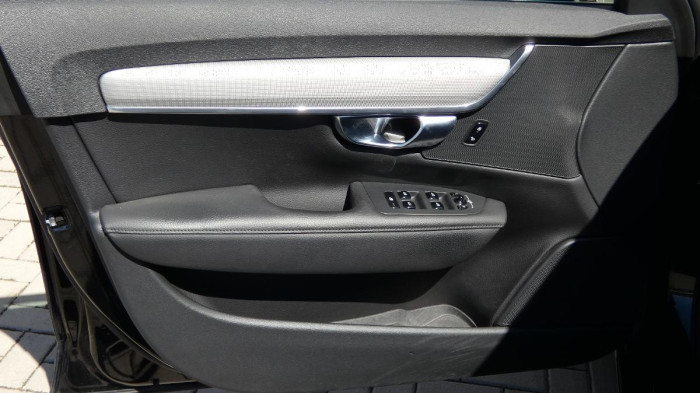 Volvo V90 B4 mHEV AWD aut. Momentum Pro na operativní leasing