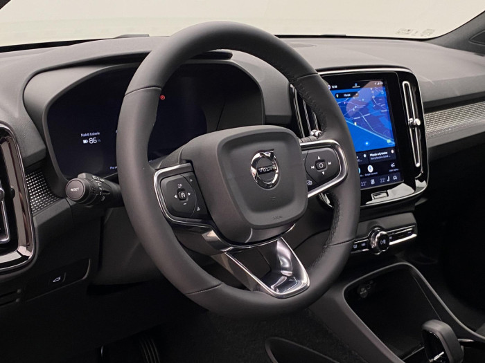 Volvo EX40 TWIN MOTOR AWD ULTRA na operativní leasing