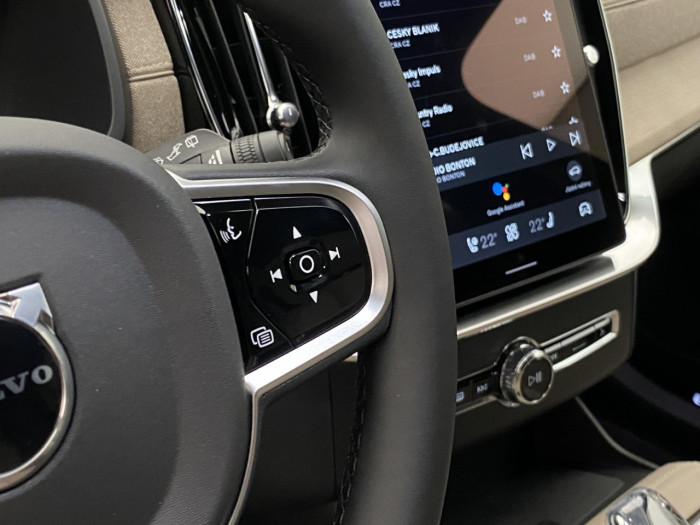 Volvo XC90 T8 AWD RECHARGE BRIGHT PLUS 7m na operativní leasing