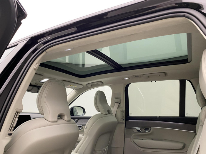Volvo XC90 T8 AWD Plug-in DARK ULTRA na operativní leasing