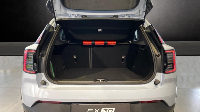 Volvo EX30 CORE, Single Motor, 200 kW / 272 HP na operativní leasing