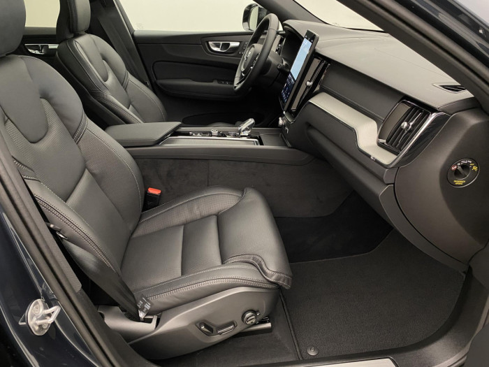 Volvo XC60 B5 AWD AUT ULTRA BLACK EDITION 2.0 Edition na operativní leasing