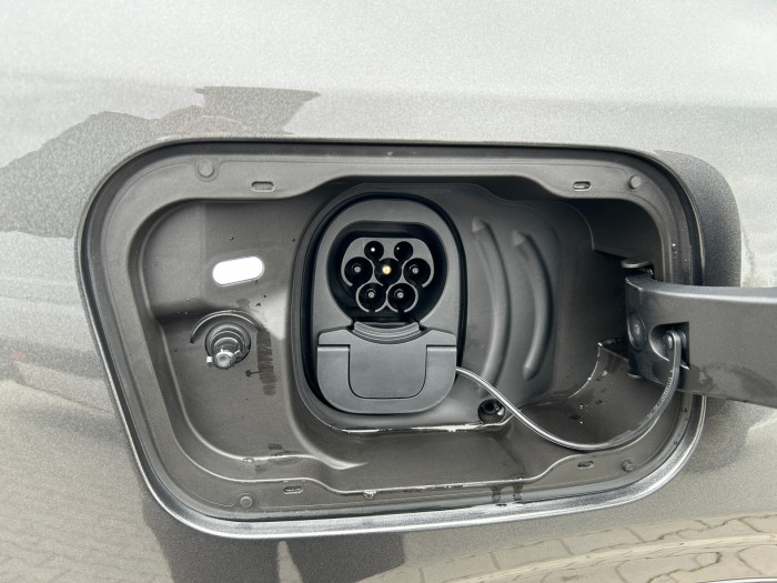 77kWh prodloužený dojezd 210kW na operativní leasing