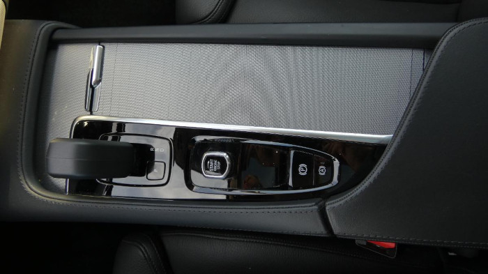 Volvo XC90 B5 AWD Plus Bright 7 míst na operativní leasing