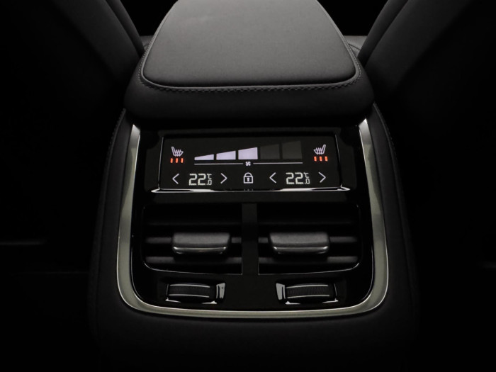Volvo XC90 T8 AWD Plug-in BRIGHT PLUS 7m na operativní leasing