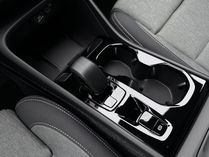 Volvo XC40 B3 AUT DARK PLUS na operativní leasing