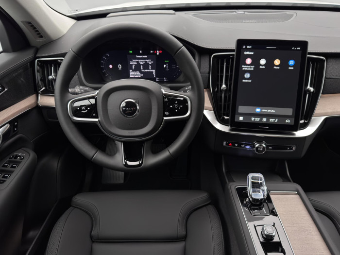 Volvo XC90 T8 AWD Plug-in BRIGHT PLUS 7m na operativní leasing