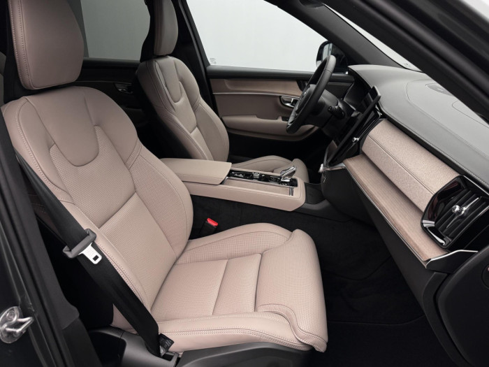 Volvo XC90 T8 AWD Plug-in DARK PLUS 7m na operativní leasing