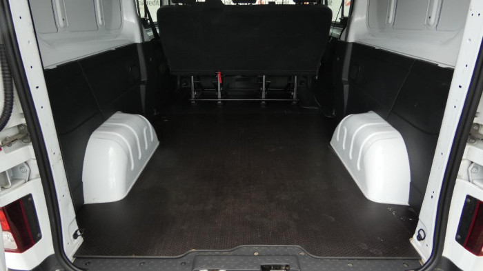 Land Rover Discovery D250 AUTO 4WD na operativní leasing