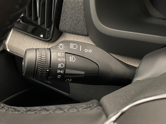 Volvo XC90 B5 AWD AUT DARK PLUS 7míst na operativní leasing