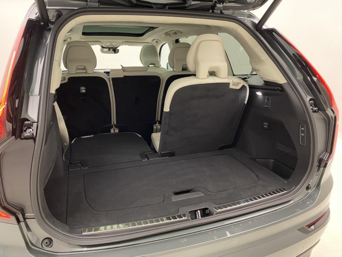 Volvo XC90 T8 AWD Plug-in DARK ULTRA na operativní leasing
