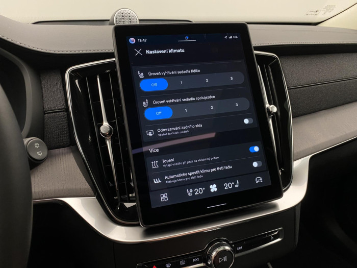 Volvo XC90 T8 AWD Plug-in DARK ULTRA na operativní leasing