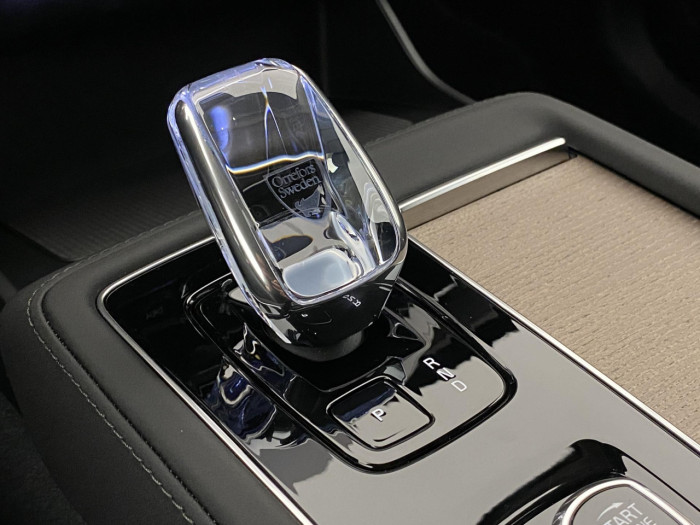 Volvo XC90 T8 AWD RECHARGE DARK PLUS 7m na operativní leasing