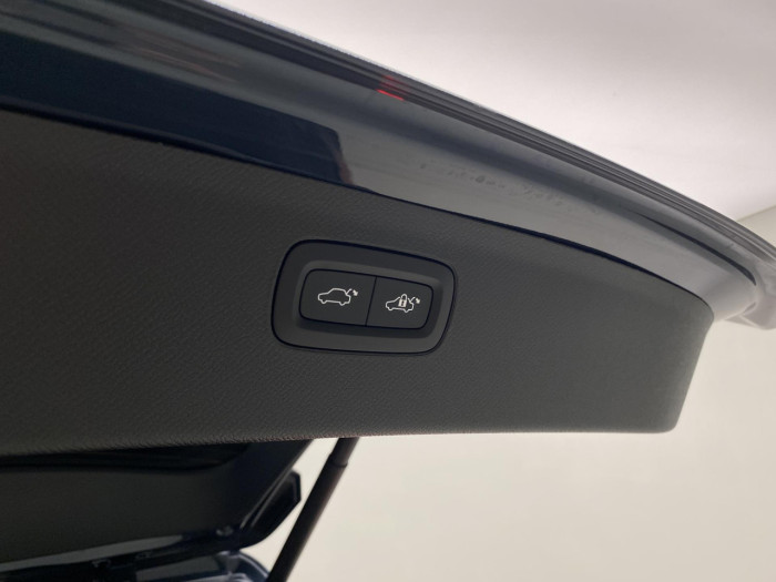 Volvo XC90 T8 AWD Plug-in BRIGHT PLUS 7m na operativní leasing
