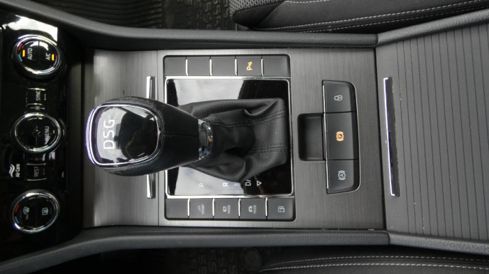Škoda Superb 1.4 TSI iV Ambition DSG na operativní leasing