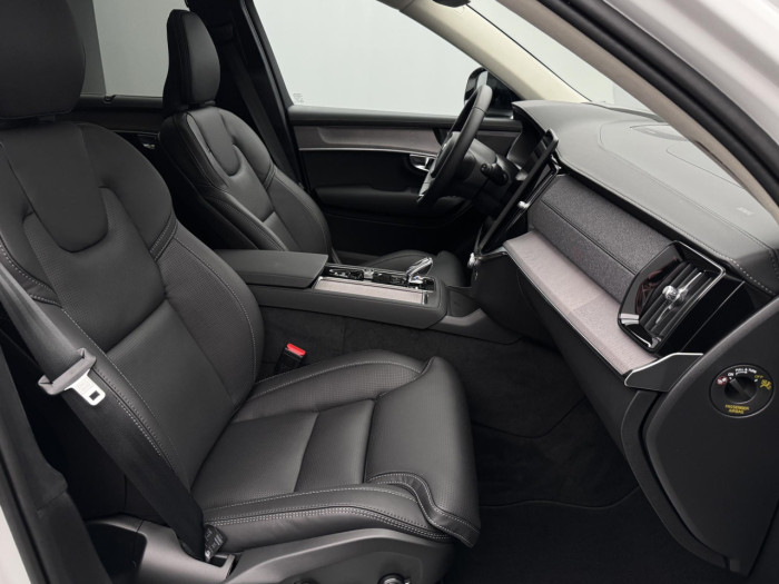 Volvo XC90 T8 AWD Plug-in ULTRA DARK 7m na operativní leasing