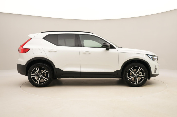 Volvo XC40 B3 AUT DARK PLUS na operativní leasing